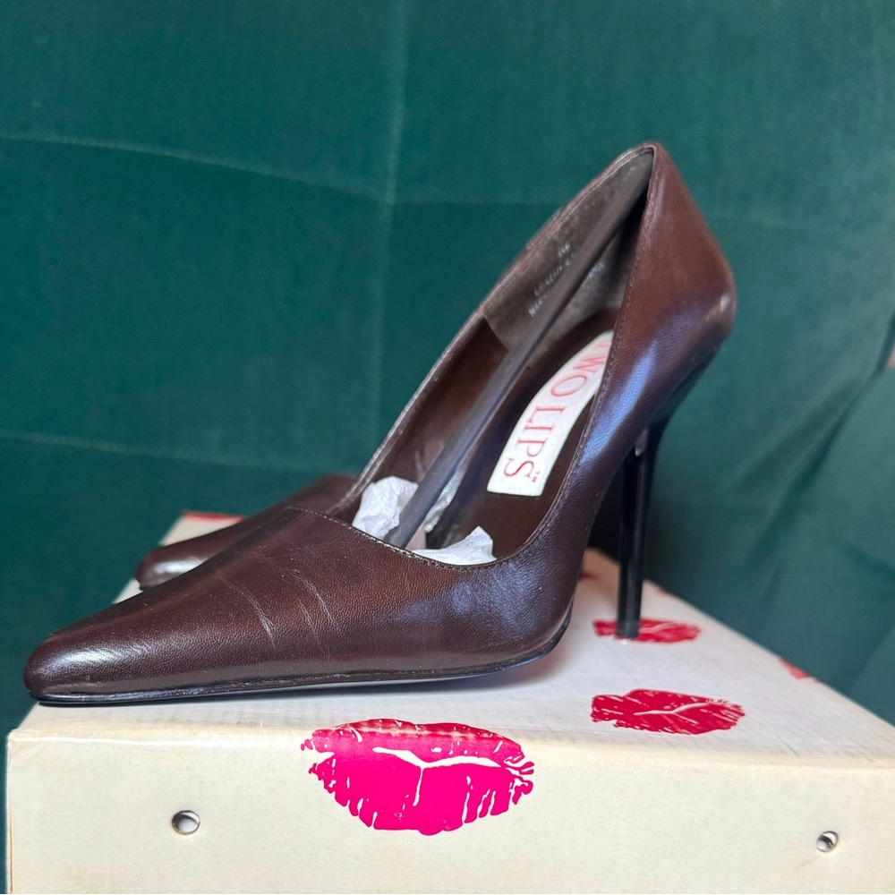Two Lips brown stiletto heel